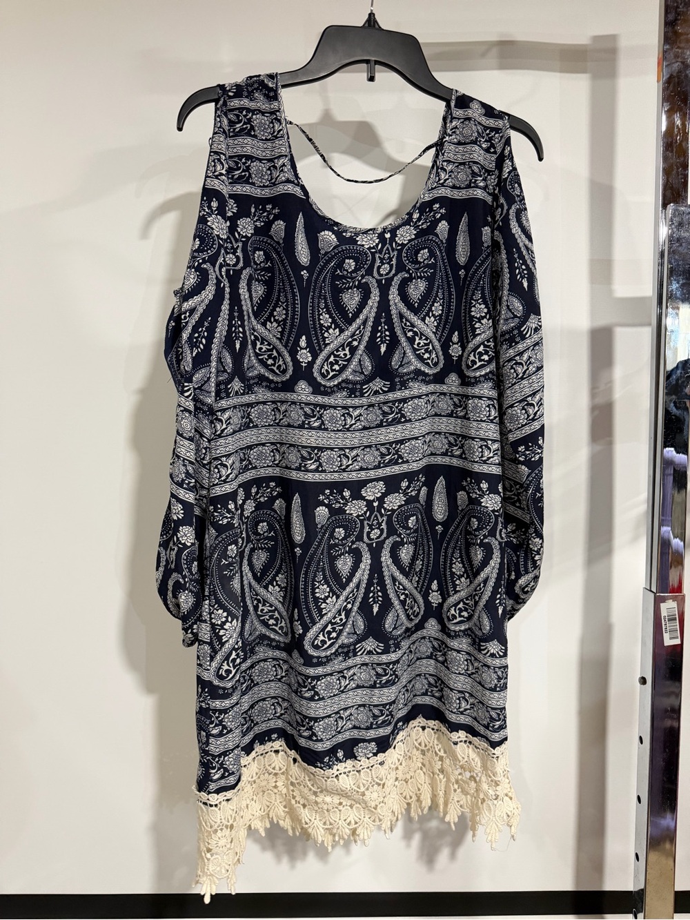 Rue21 Navy Paisley Cold-Shoulder Tunic with Cream Lace Hem